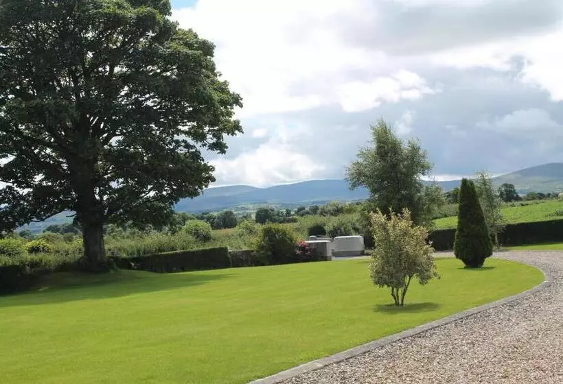 تختخواب و صبحانه Ballyhargan Farm House