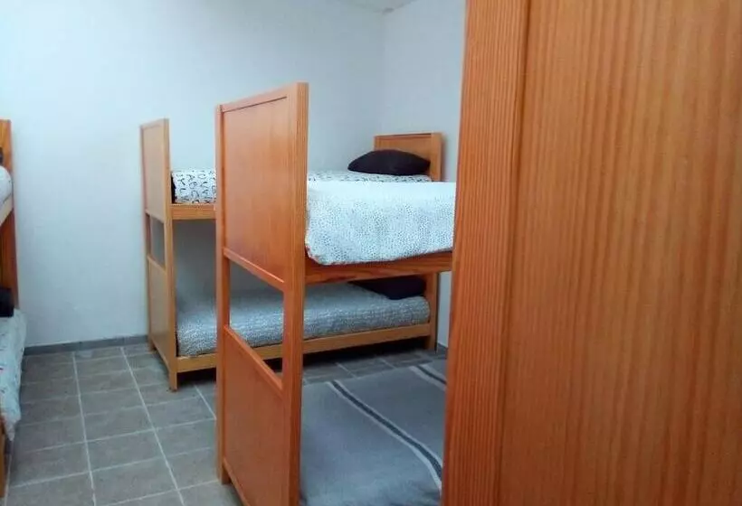 Escuela De Surf Y Hostel Baldaio