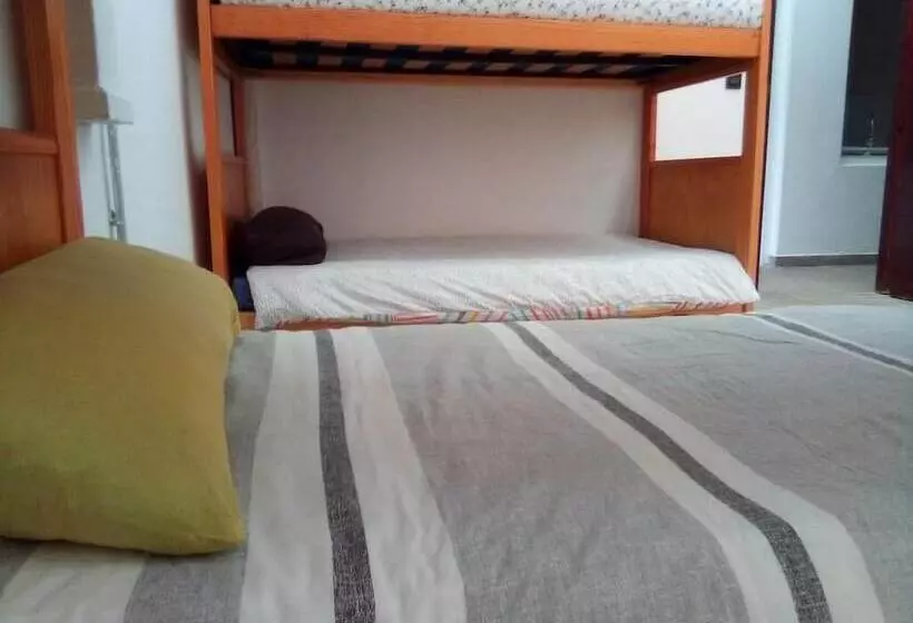 Escuela De Surf Y Hostel Baldaio