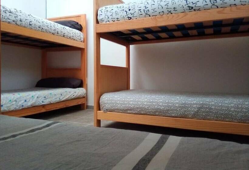 Escuela De Surf Y Hostel Baldaio