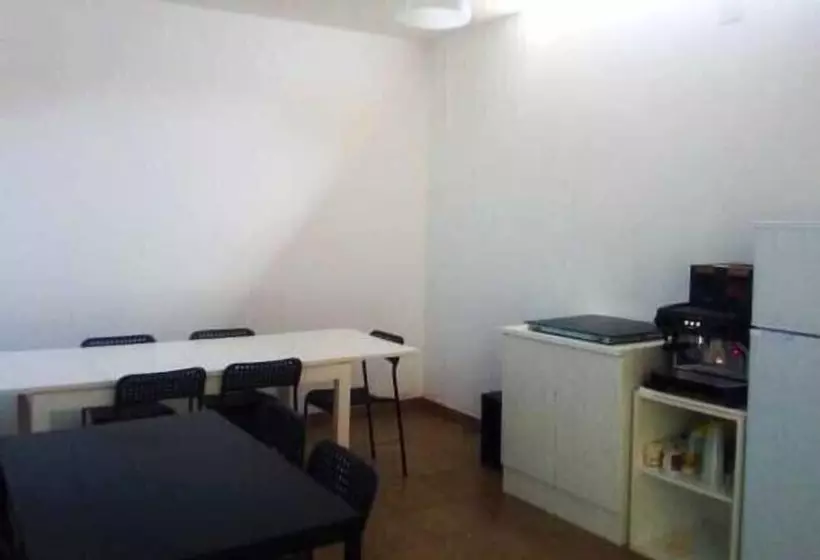 Escuela De Surf Y Hostel Baldaio