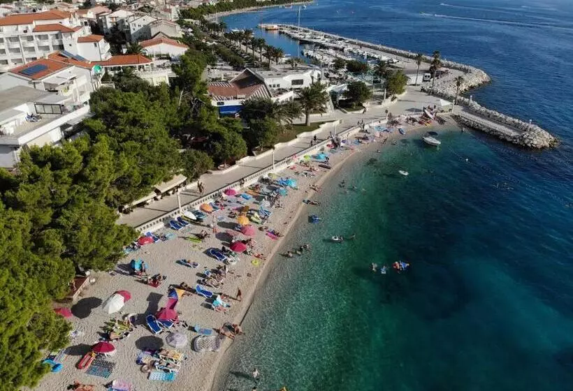 Majatalo Apartmani Daša Tučepi