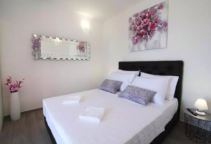 Majatalo Apartmani Daša Tučepi