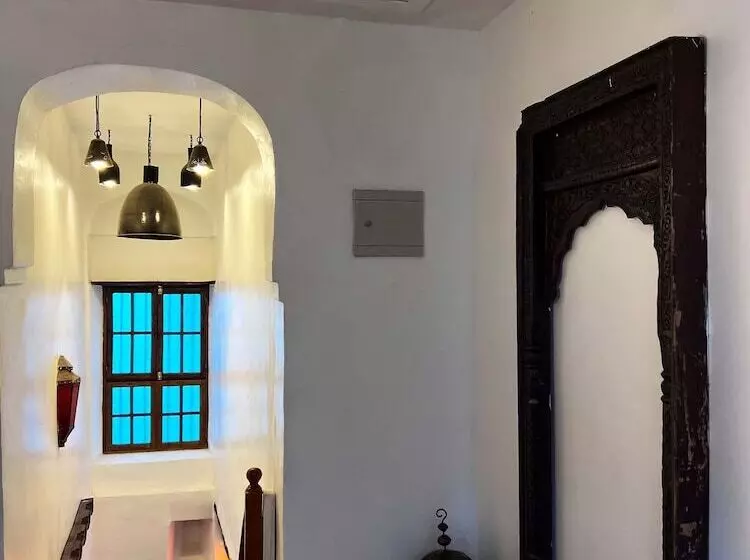 پانسیون Zanzi House