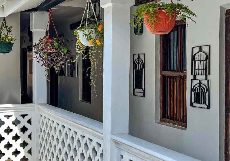 膳宿费 Zanzi House