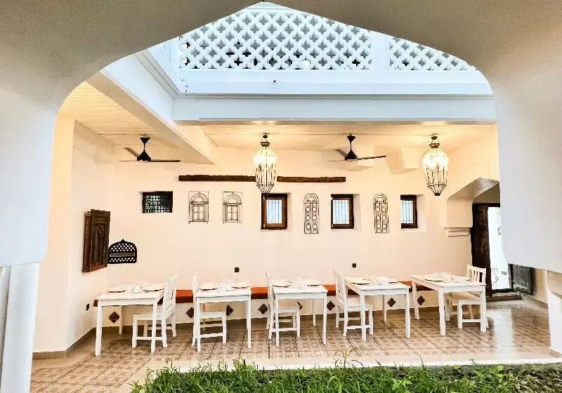 پانسیون Zanzi House