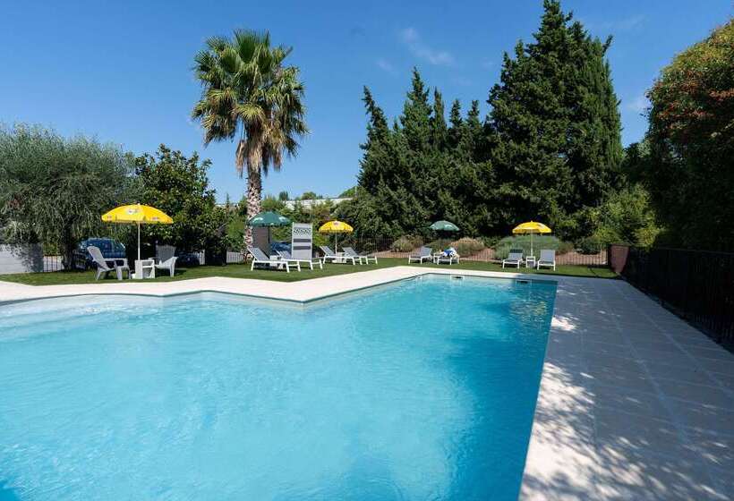 Brit Hotel Avignon Sud Le Calendal