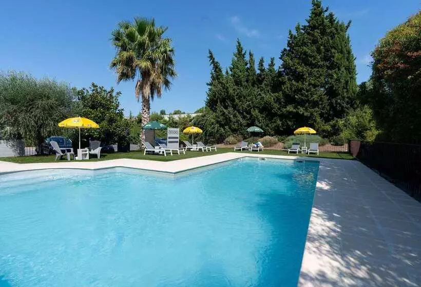 Brit Hotel Avignon Sud Le Calendal