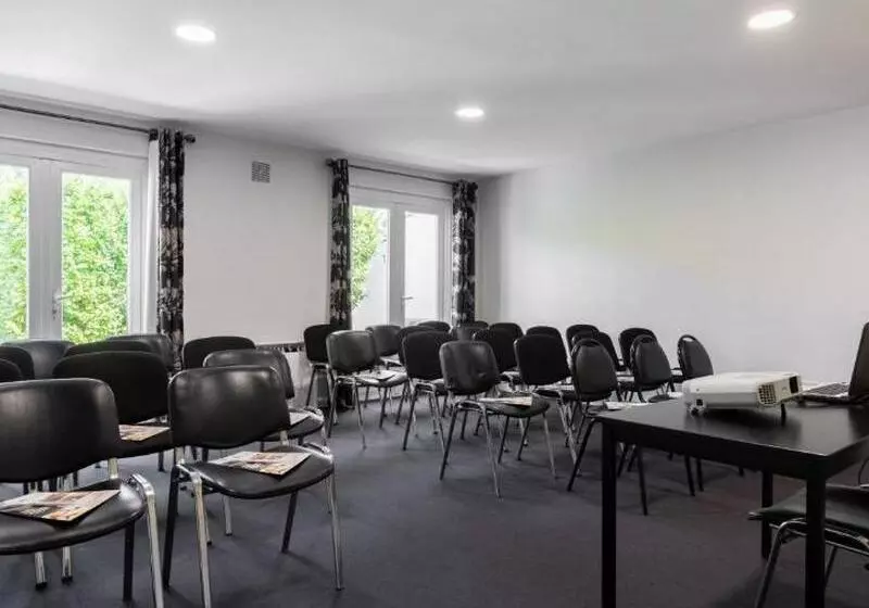 Brit Hotel Avignon Sud Le Calendal