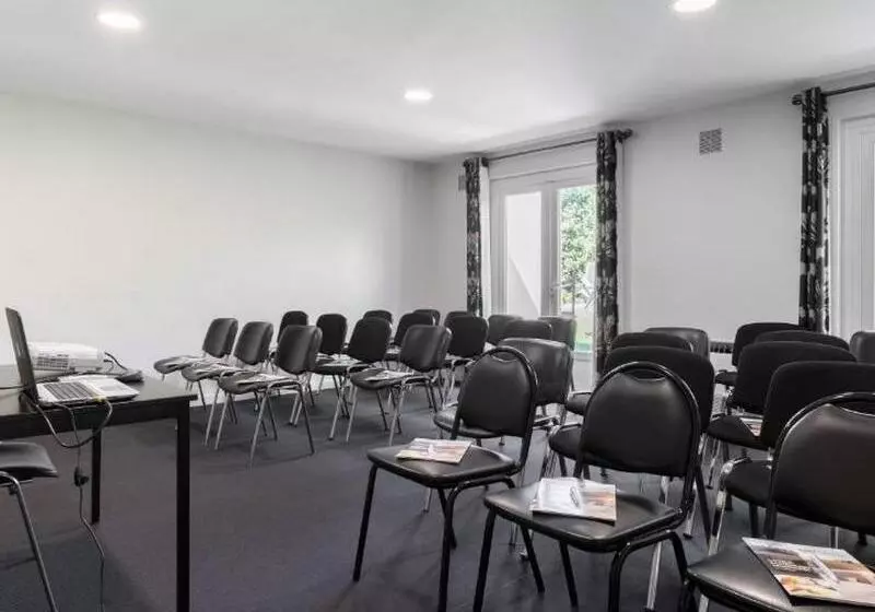 Brit Hotel Avignon Sud Le Calendal