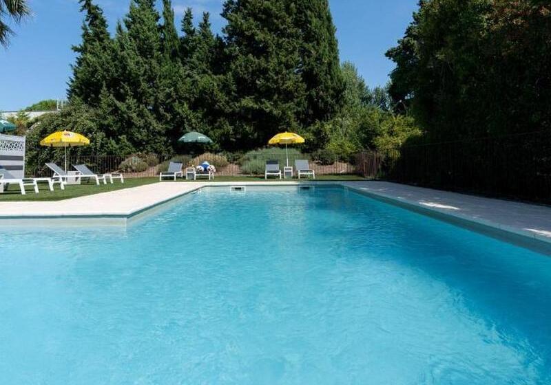 Brit Hotel Avignon Sud Le Calendal