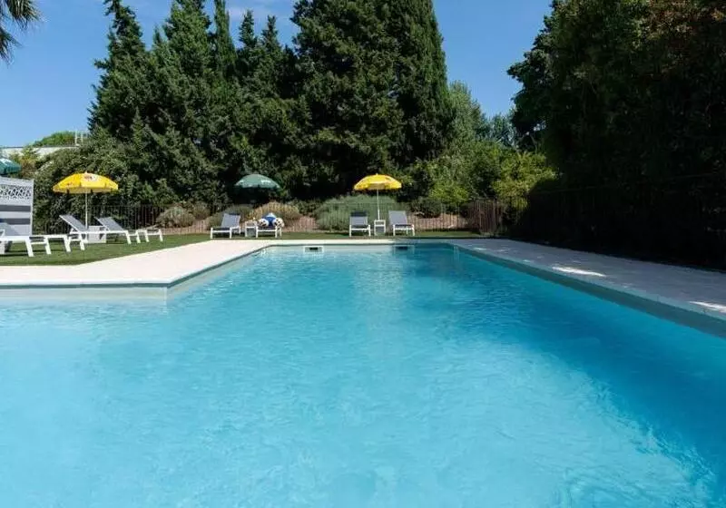 Brit Hotel Avignon Sud Le Calendal