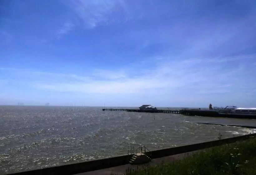 Отель Esplanade