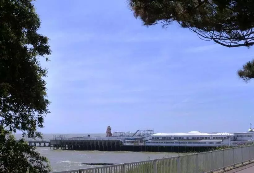 Отель Esplanade