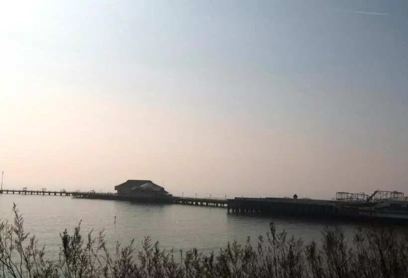 Отель Esplanade