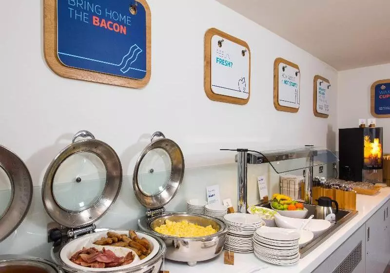 Hotelli Holiday Inn Express London  Vauxhall Nine Elms