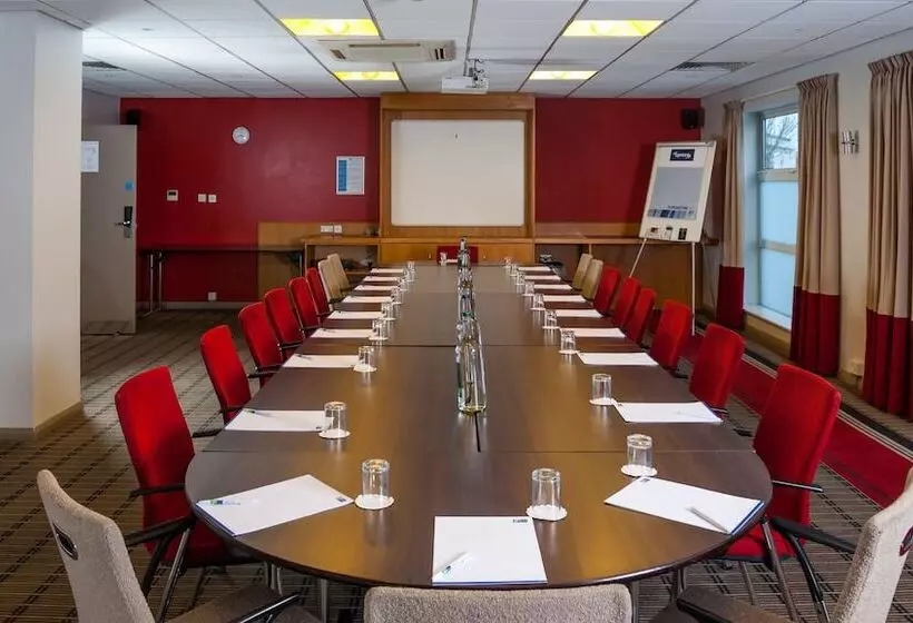 בית מלון כפרי Holiday Inn Express Swindon West, An Ihg