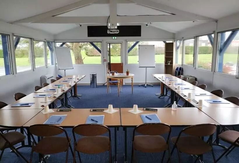 Отель Kyriad Bourges Sud