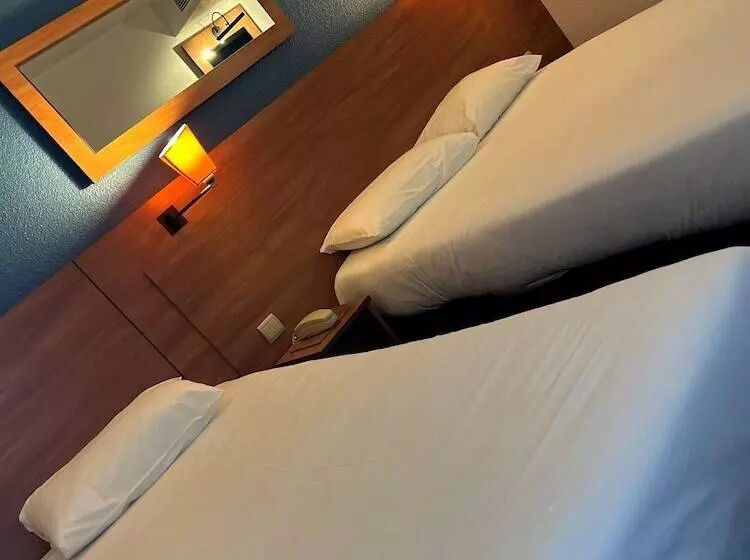 Отель Kyriad Marne La Vallee Torcy