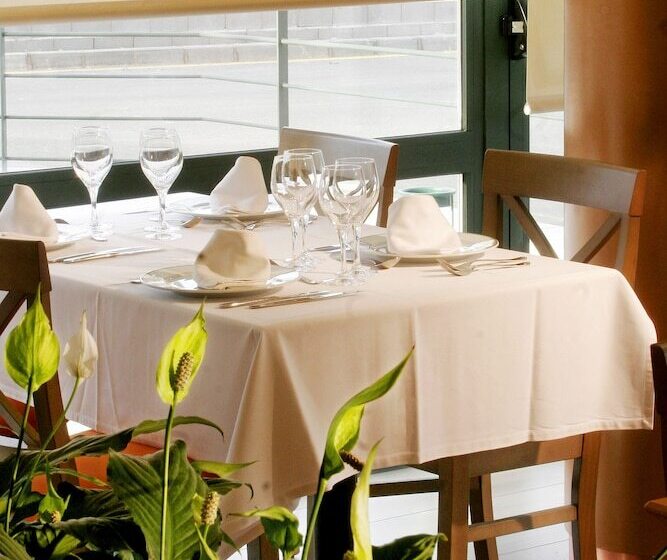 هتل Posadas De Espana Paterna