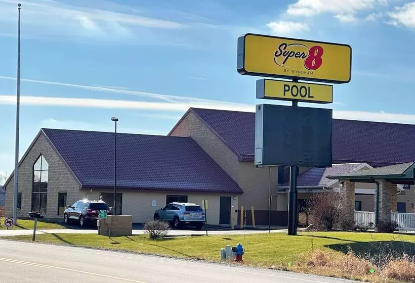 فندق Super 8 By Wyndham Sturtevant Racine