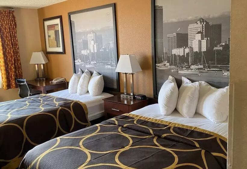 فندق Super 8 By Wyndham Sturtevant Racine