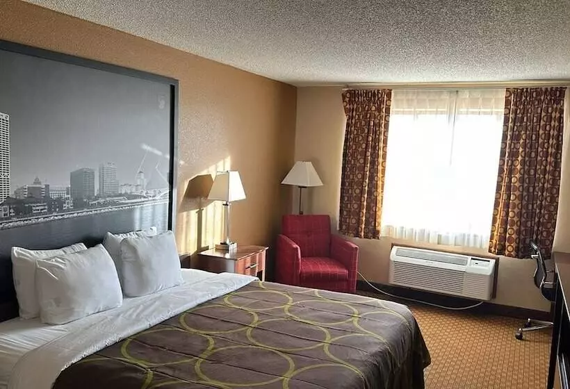 فندق Super 8 By Wyndham Sturtevant Racine