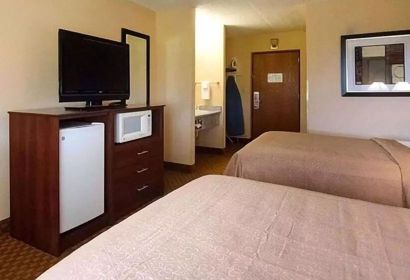 فندق Super 8 By Wyndham Sturtevant Racine