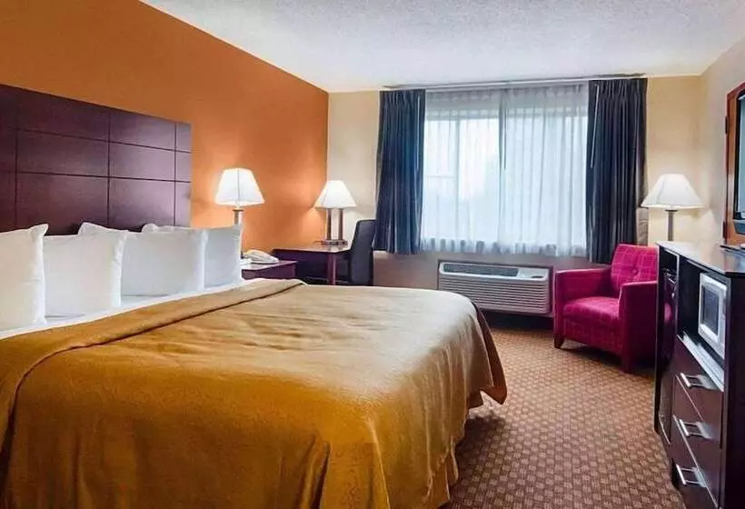 فندق Super 8 By Wyndham Sturtevant Racine