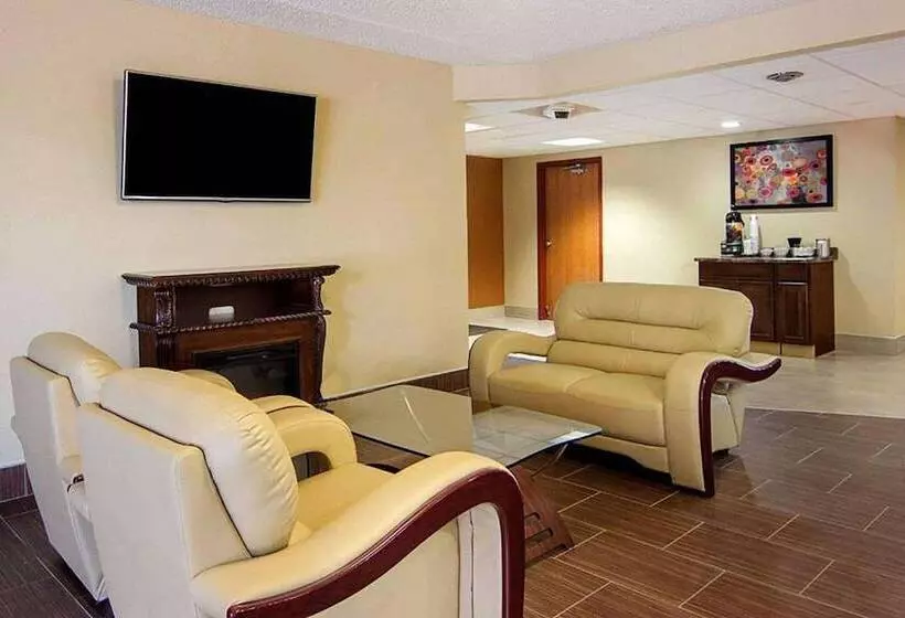 فندق Super 8 By Wyndham Sturtevant Racine