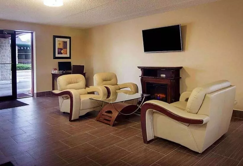 فندق Super 8 By Wyndham Sturtevant Racine