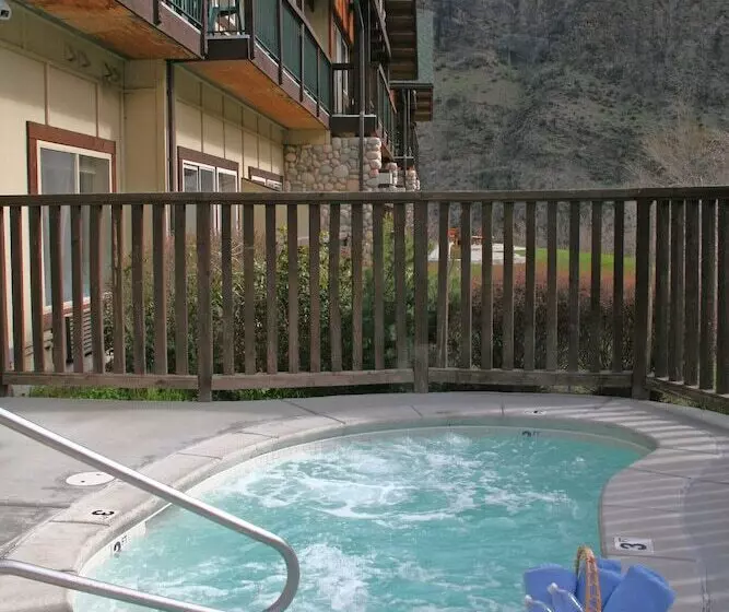 酒店 Salmon Rapids Lodge