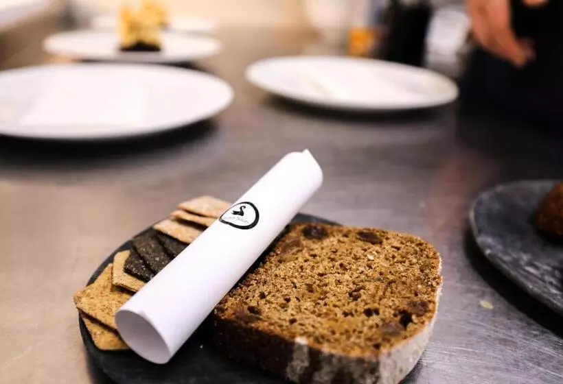 בית מלון כפרי The Black Swan