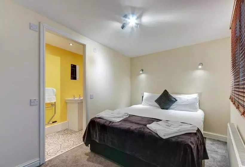 בית מלון כפרי Commodore