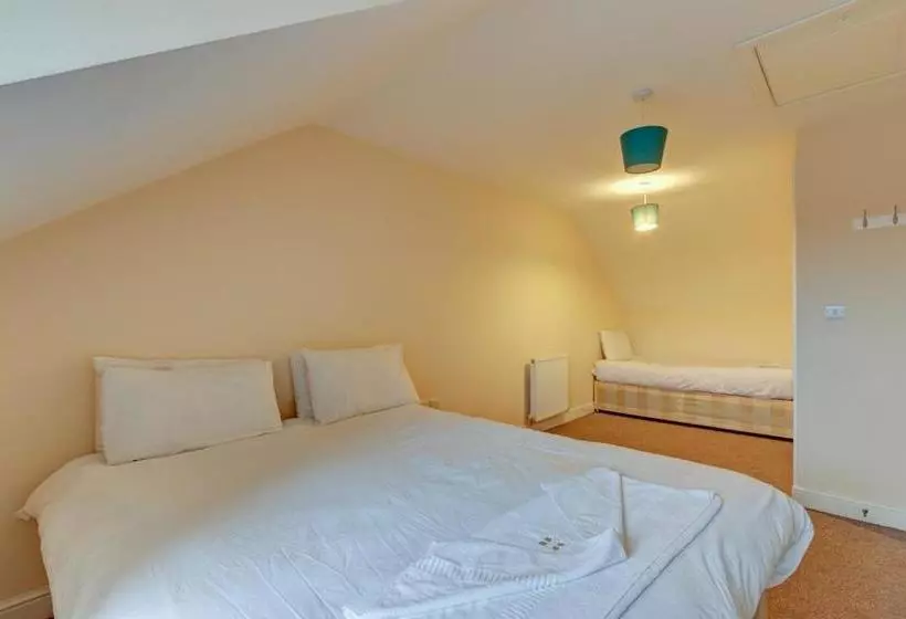 בית מלון כפרי Commodore