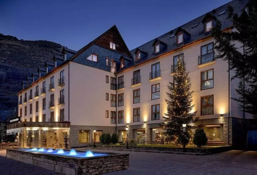 Отель Vielha Baqueira, Affiliated by Meliá