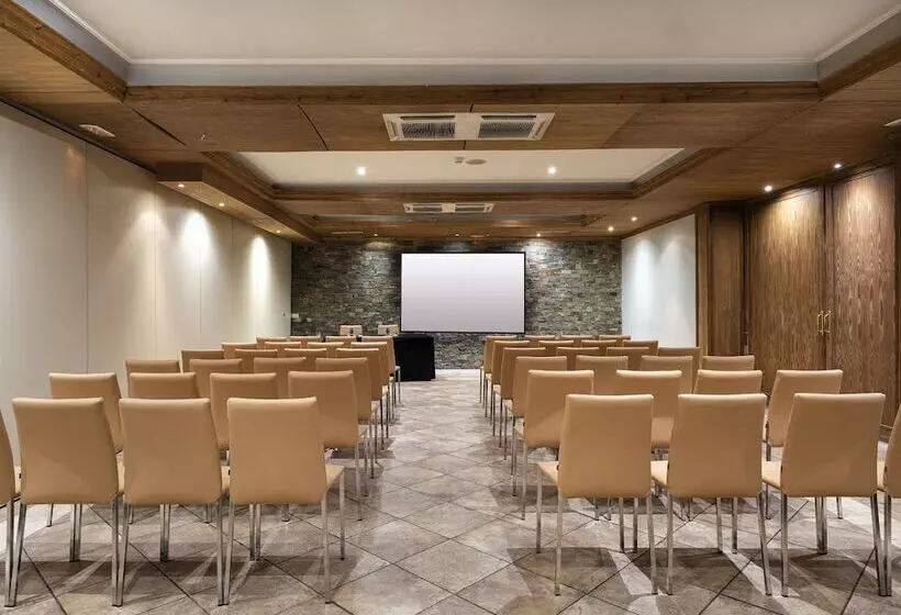 Отель Vielha Baqueira, Affiliated by Meliá