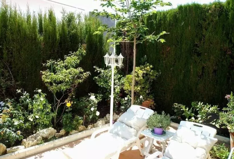 تختخواب و صبحانه La Casita De María