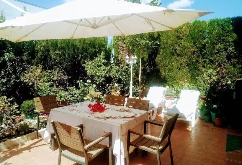 تختخواب و صبحانه La Casita De María