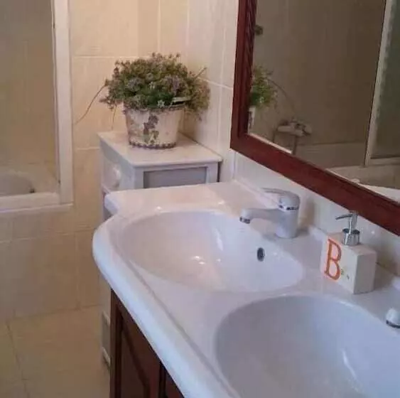 تختخواب و صبحانه La Casita De María