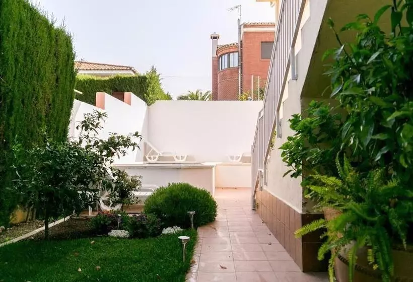 تختخواب و صبحانه La Casita De María