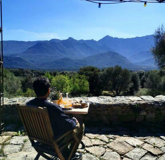 ベッドアンドブレックファースト L Aghjalle