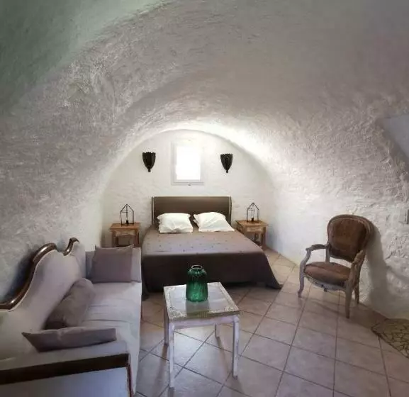 تختخواب و صبحانه L Aghjalle