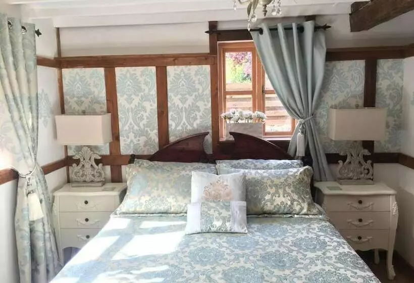 Dolweunydd Bed & Breakfast