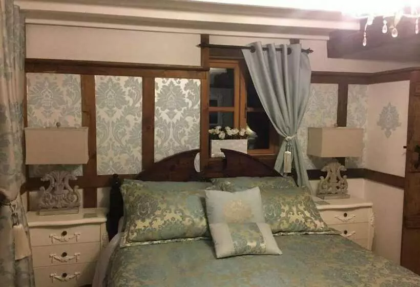 Dolweunydd Bed & Breakfast