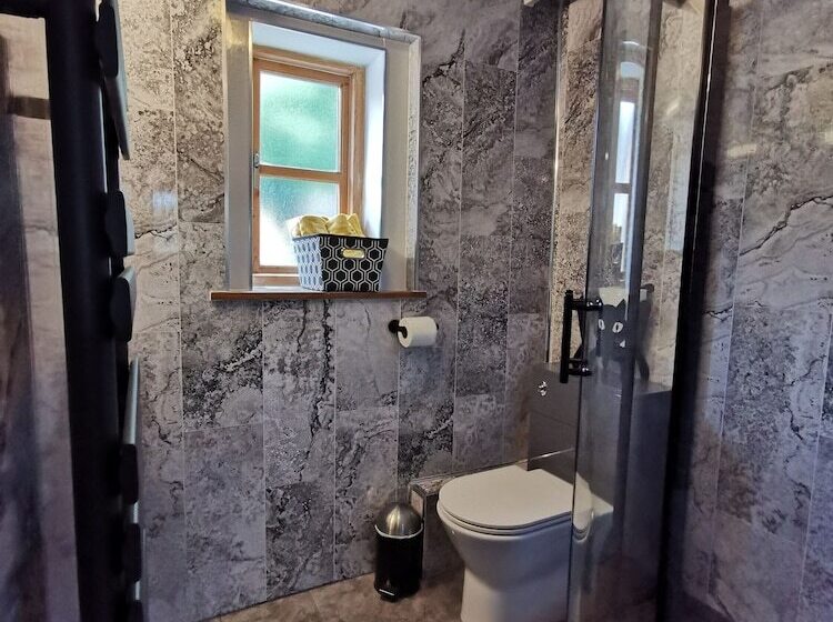 Dolweunydd Bed & Breakfast