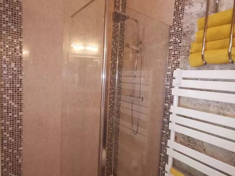 Dolweunydd Bed & Breakfast