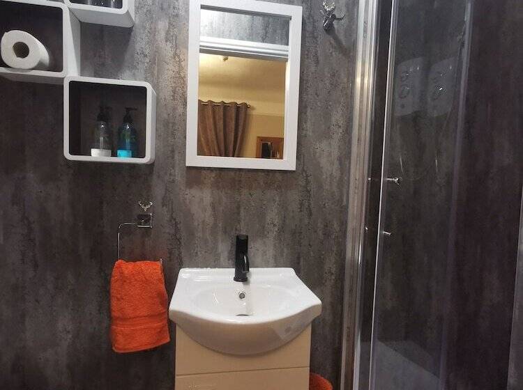 Dolweunydd Bed & Breakfast