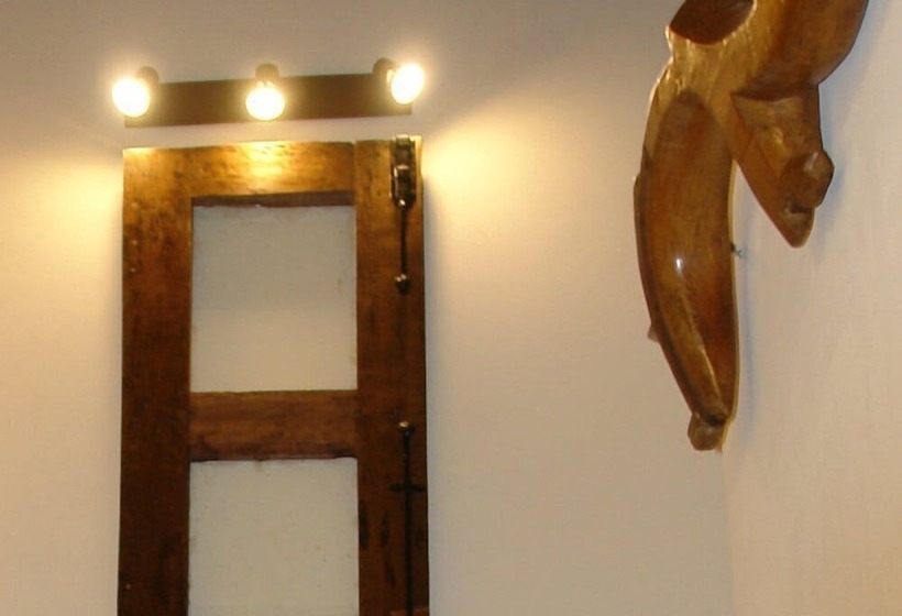 Hostal Casona De Miyares   La Figar