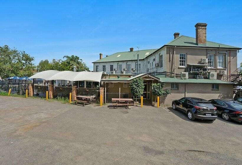 מוטל Imperial Hotel Singleton